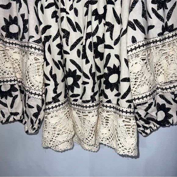 NWT Christian Siriano Embroidered SquareNeck Top Black and White - Picture 6 of 10